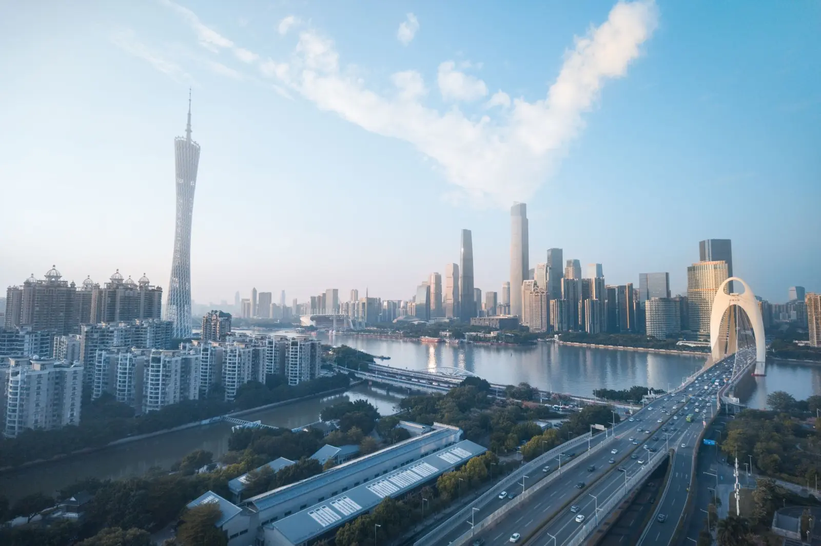 重庆顺工巧精密注塑成型加工技术要点与设备选型分析
