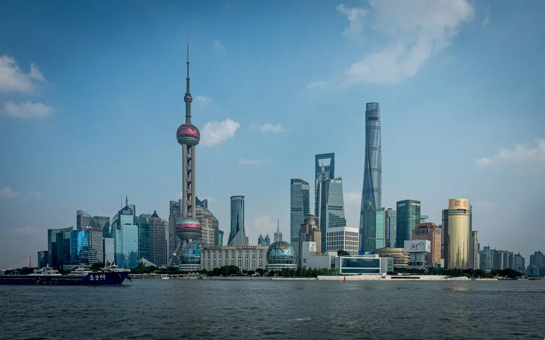 精密注塑零部件采购指南：汽摩配件与电子行业的选型要点